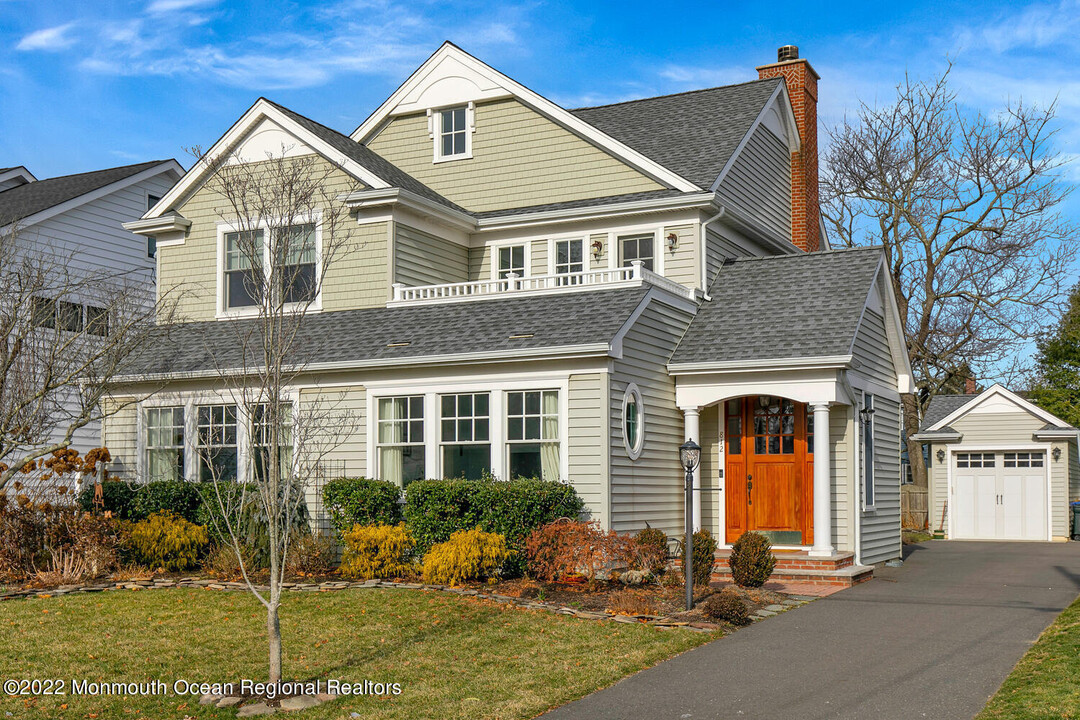 812 Claridge Dr in Spring Lake, NJ - Building Photo