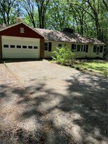 100 Forge Rd in North Kingstown, RI - Building Photo