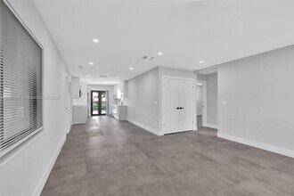 4840 NE 5th Ave in Fort Lauderdale, FL - Building Photo - Building Photo