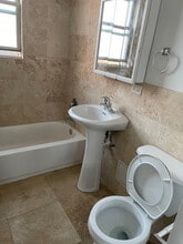 7626 N Milwaukee Ave, Unit ONE BEDROOM in Niles, IL - Building Photo - Building Photo
