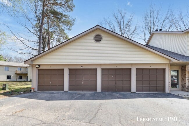 1103 Ambertrace Ln in Holland, MI - Building Photo - Building Photo