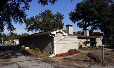 Benjamin Oaks Apartment in Pensacola, FL - Building Photo - Building Photo