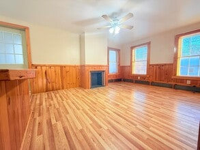 60 High St, Unit 2 in Claremont, NH - Foto de edificio - Building Photo