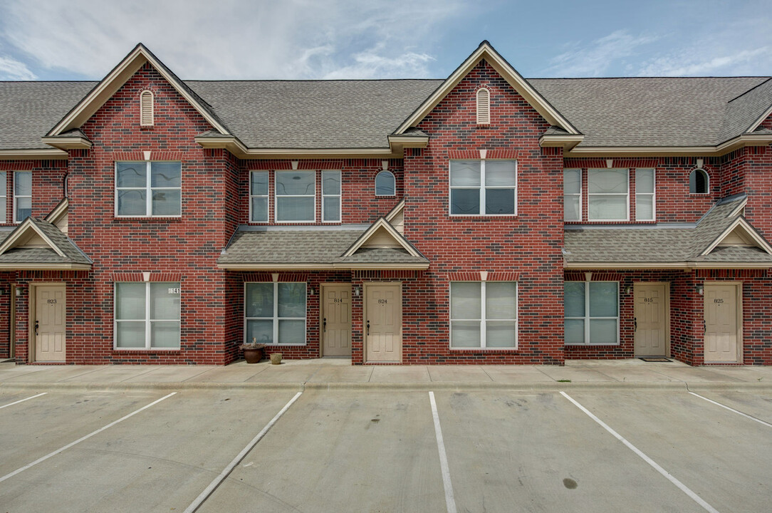 Wolf Run Condos in Bryan, TX - Building Photo