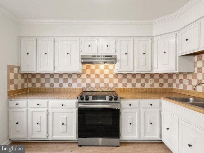 15278 Cloverdale Rd in Woodbridge, VA - Building Photo - Building Photo