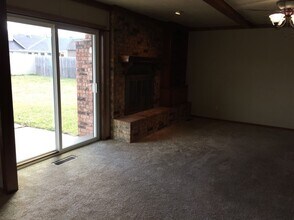 240 E Platt Dr in Yukon, OK - Building Photo - Building Photo