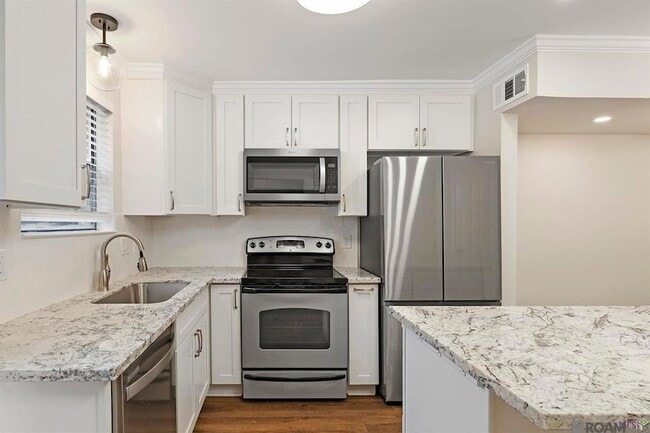 9506 Jefferson Hwy in Baton Rouge, LA - Foto de edificio - Building Photo