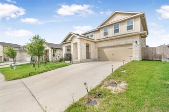 136 Sungrove Trl in Andice, TX - Building Photo - Building Photo