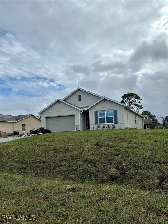 3811-3821 21st St SW in Lehigh Acres, FL - Building Photo