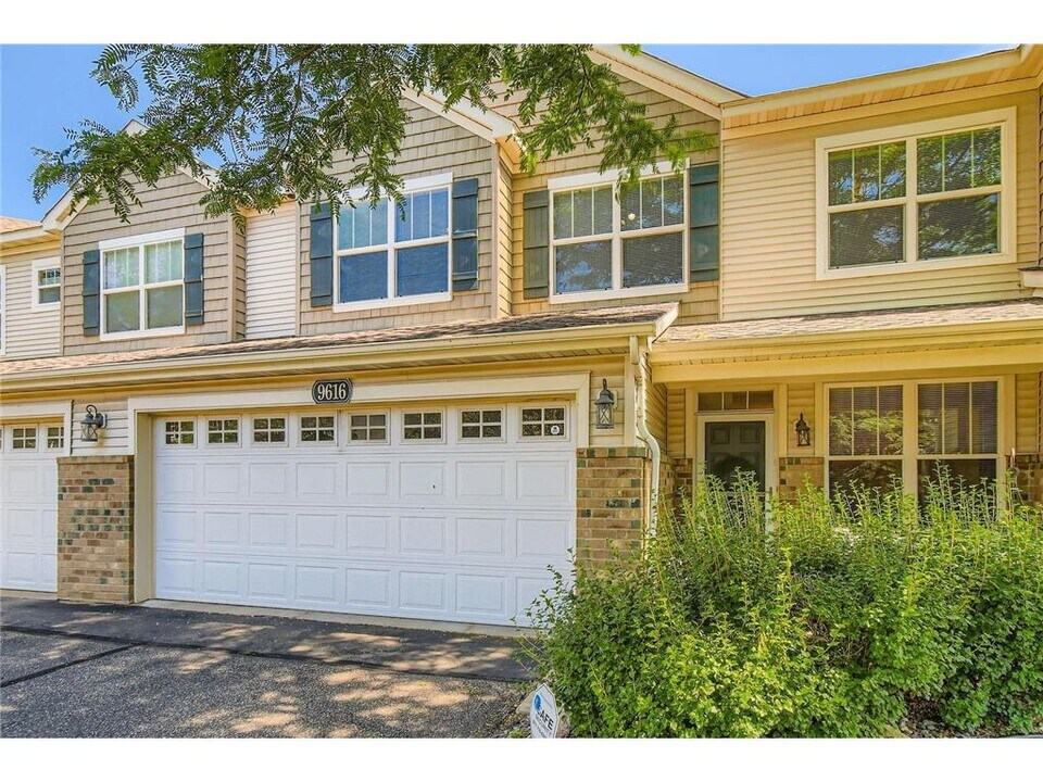 9616 Linden Ln N in Brooklyn Park, MN - Building Photo