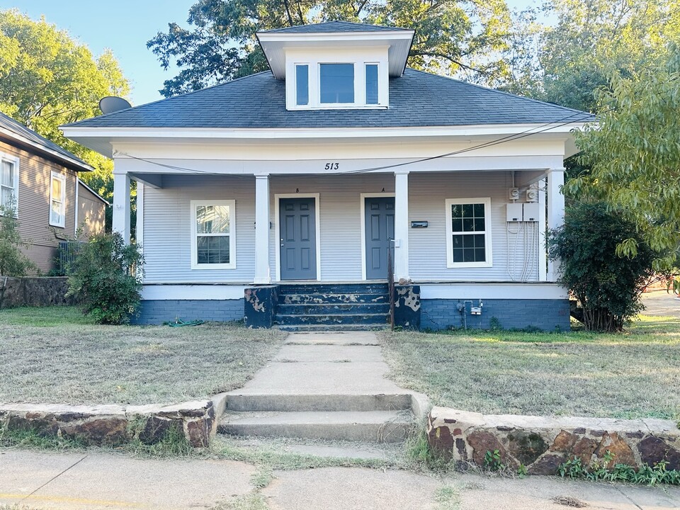 513 E Barger St, Unit Side A of Duplex in Tyler, TX - Foto de edificio