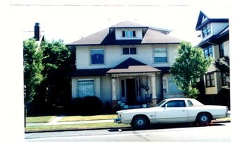 2321 Colby Ave in Everett, WA - Building Photo