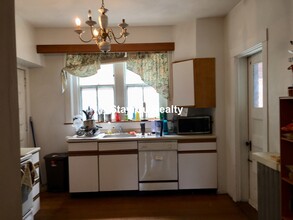 1677 Beacon St, Unit #2 in Brookline, MA - Foto de edificio - Building Photo
