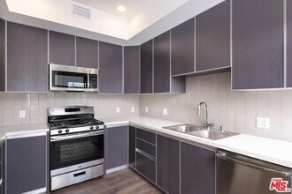 1319 N Martel Ave-Unit -102 in Los Angeles, CA - Building Photo - Building Photo