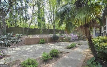 655 E Campus Rd in Athens, GA - Building Photo - Building Photo