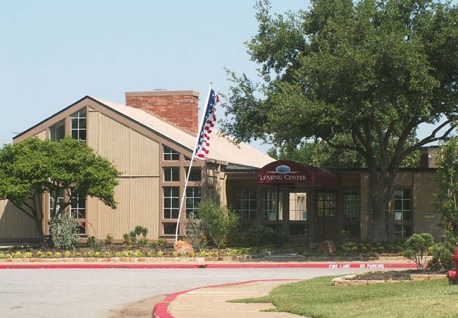 Shadow Creek Apartments in Euless, TX - Building Photo - Building Photo