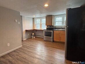 122 Main St in Deep River, CT - Building Photo - Building Photo