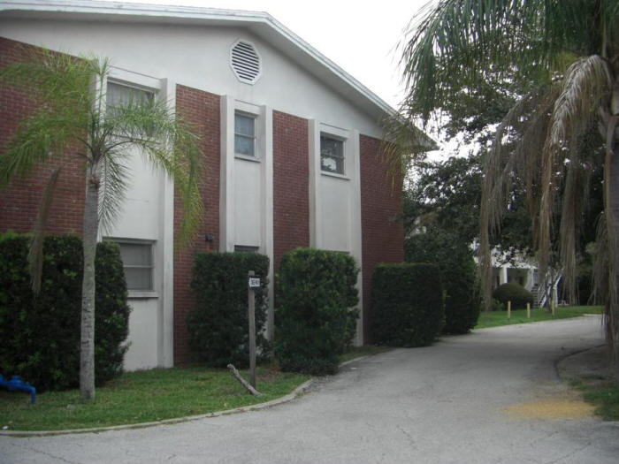 Windsor Apartment in St. Petersburg, FL - Building Photo