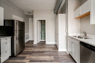 903-903 Oak St in Columbus, OH - Building Photo