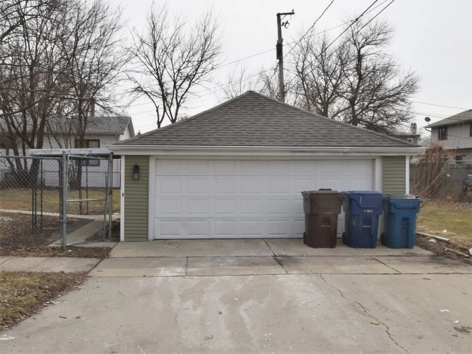 10003 Merrimac Ave in Oak Lawn, IL - Building Photo