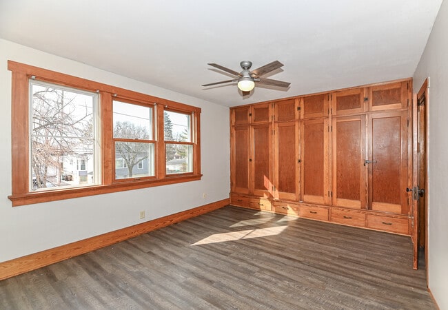 1814 E St Francis Ave in St. Francis, WI - Building Photo - Building Photo