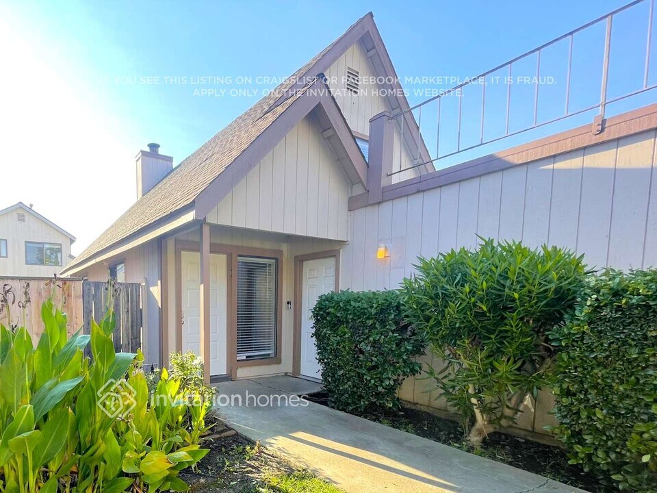 3122 Nantucket Terrace in Davis, CA - Building Photo