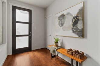 2104 N Saint Marys St in San Antonio, TX - Building Photo - Building Photo