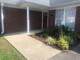 405 Fledge Dr in Louisville, KY - Building Photo