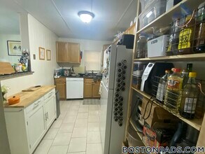 57 Cedar St, Unit 1 in Cambridge, MA - Building Photo - Building Photo