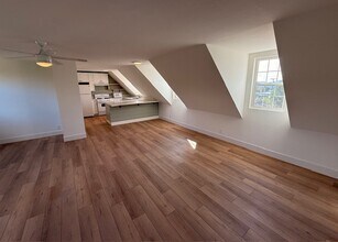 906 Gretna Green Way, Unit #2 in Escondido, CA - Foto de edificio - Building Photo