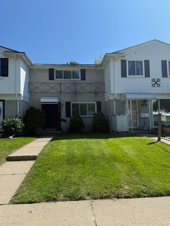 property at 122 Parnacott Dr
