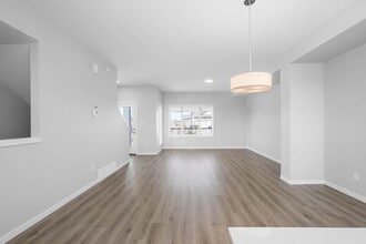 408 Pioneer Rd in Spruce Grove, AB - Building Photo - Building Photo
