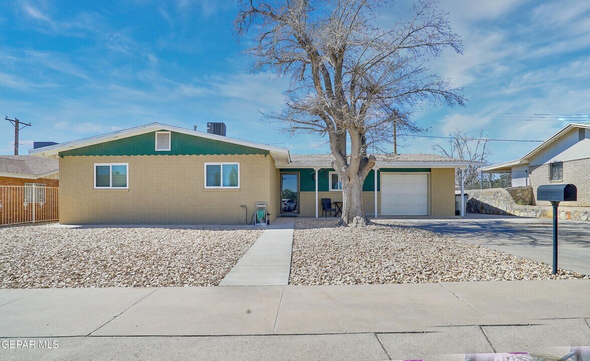 1513 Fir St in El Paso, TX - Building Photo