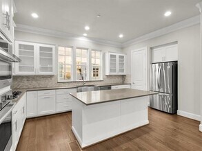 7333 Valley View Ln in Dallas, TX - Building Photo - Building Photo