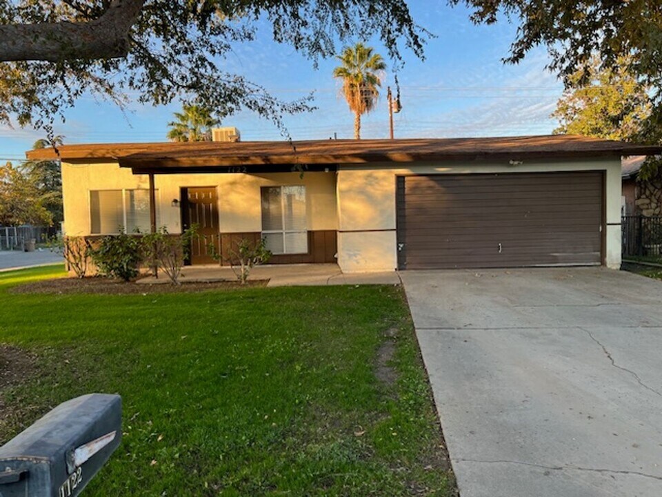 1122 Washington Ave in Bakersfield, CA - Foto de edificio