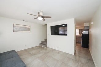 112 Merlin Rd, Unit 35 in Laredo, TX - Building Photo - Building Photo