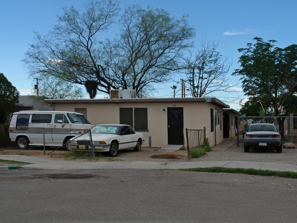 219-227 E 33rd St in Tucson, AZ - Building Photo