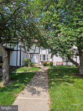 284 Oakwood Village Ct in Glen Burnie, MD - Building Photo - Building Photo