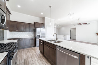 1806 Mills Dr in Columbia, MO - Foto de edificio - Building Photo