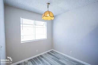 2755 Jennydiane Dr in Las Vegas, NV - Building Photo - Building Photo