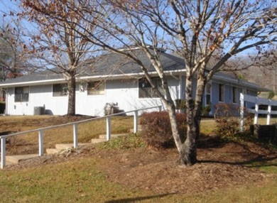 Desoto Square Apartments in Hayesville, NC - Building Photo