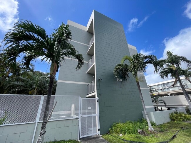 2845 Waialae Ave in Honolulu, HI - Building Photo - Building Photo