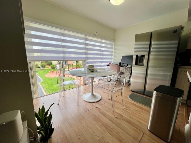 9350 W Flagler St in Miami, FL - Foto de edificio - Building Photo