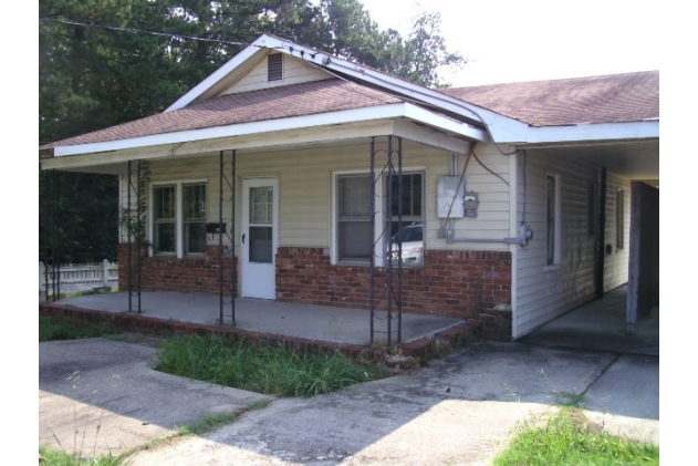 400 Summitt Ave in Roanoke Rapids, NC - Building Photo