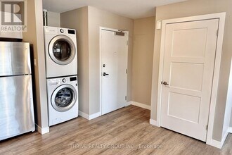 1277 Commissioners Rd W in London, ON - Building Photo - Building Photo