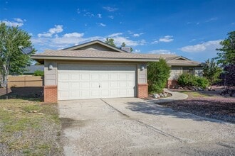 7930 E Larkspur Ln in Prescott Valley, AZ - Building Photo - Building Photo