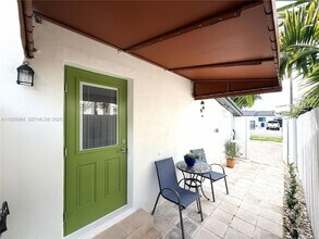 1625 SW 101st Ave, Unit Eff in Miami, FL - Building Photo - Building Photo