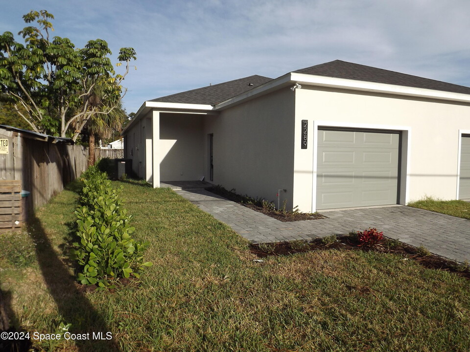 2289 Highland Ave in Melbourne, FL - Building Photo