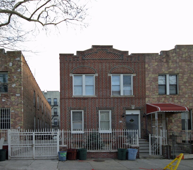 71 Tapscott St in Brooklyn, NY - Building Photo