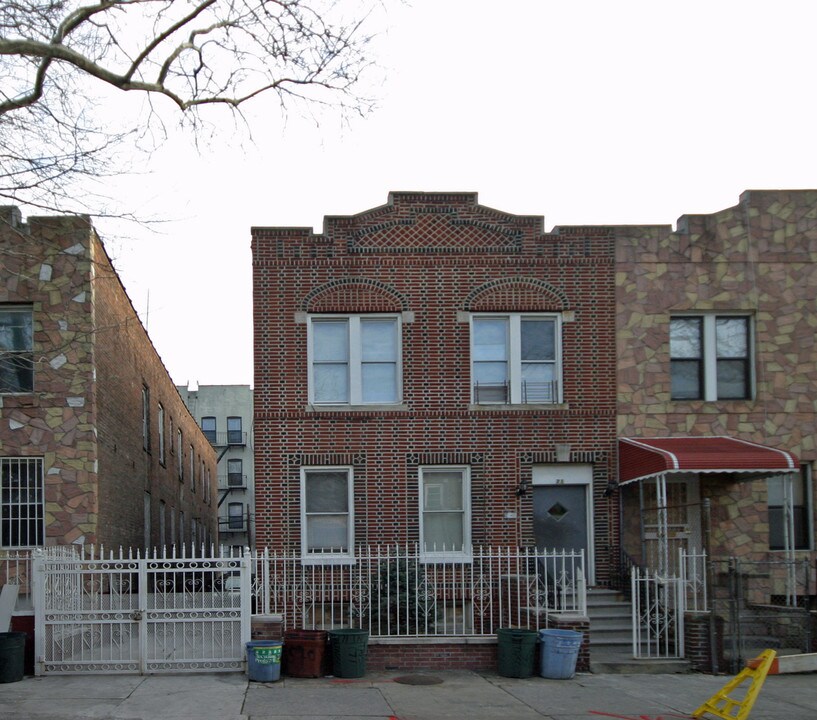 71 Tapscott St in Brooklyn, NY - Foto de edificio